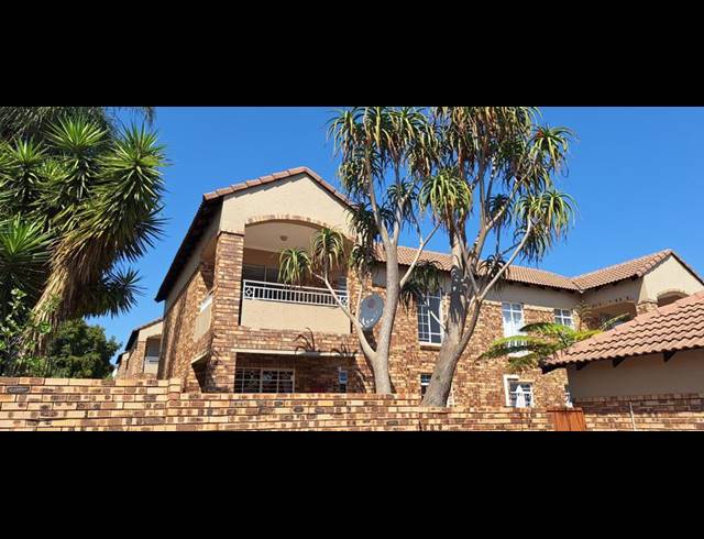 2 BEDROOM APARTMENT FOR SALE IN MORELETAPARK